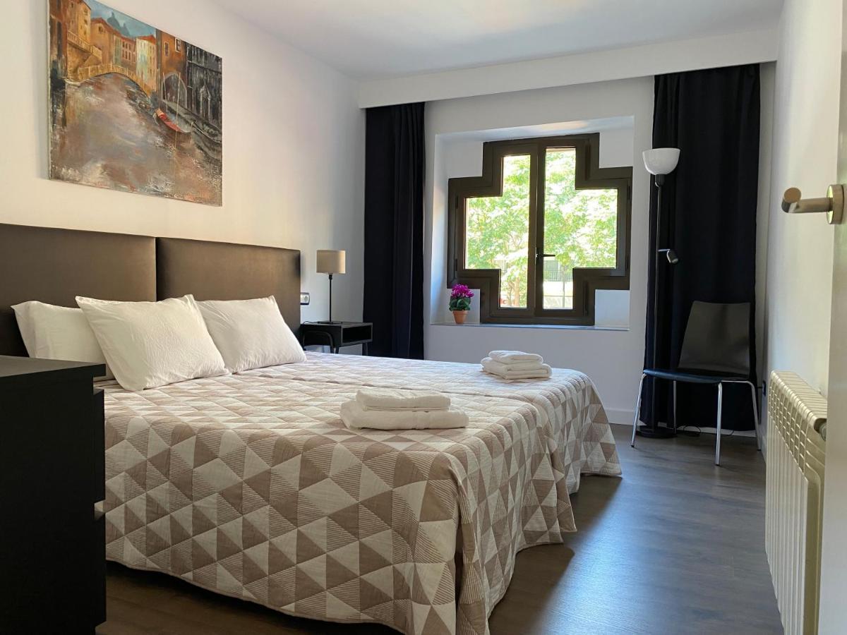 LC Apartamentos César Augusto Zaragoza Bagian luar foto